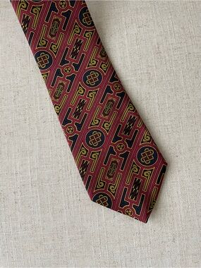 Celtic Design Men’s Burgundy and Gold Patterned Tie